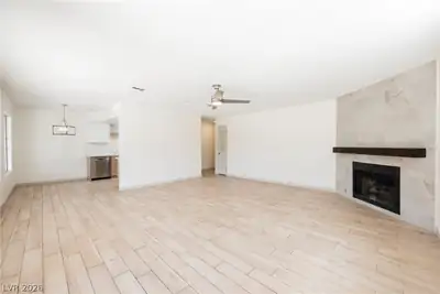 1612 Crest Haven Avenue Living Room
