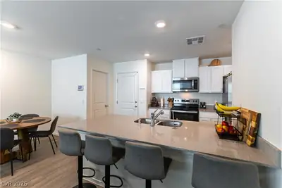 6168 Aster Garden Street Kitchen
