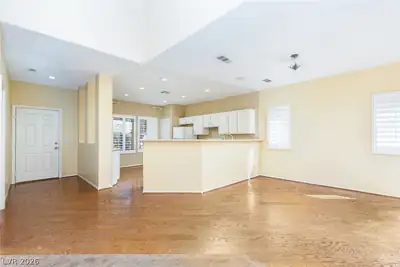 725 SMOKEY MOUNTAIN Avenue Living Room