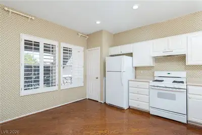 725 SMOKEY MOUNTAIN Avenue Kitchen