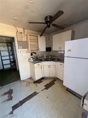 1821 Hoover Street Kitchen