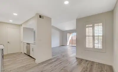 8101 West Flamingo Road 2014 Dining Area