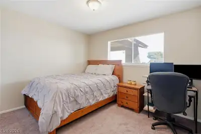 516 North Summit Drive Bedroom