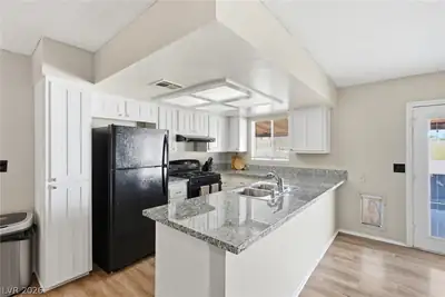 516 North Summit Drive Kitchen