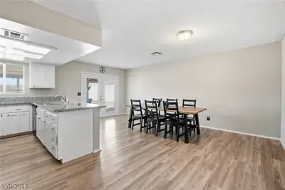 516 North Summit Drive Dining Area