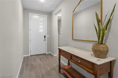 758 Faircliff Court Entrance Foyer