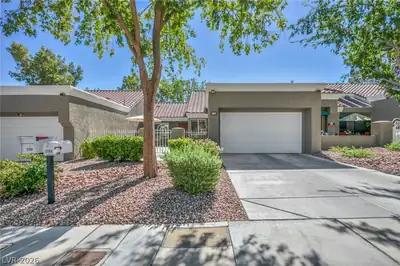 2704 Glencliff Drive Las Vegas, NV 89134