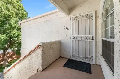1800 Edmond Street 228 Entry