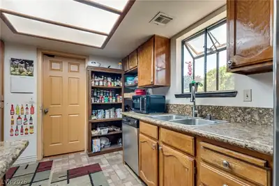 3877 Platis Circle Kitchen