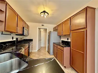 448 Winthrop Place Kitchen