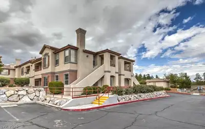 10233 King Henry Avenue 104, Las Vegas