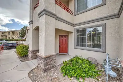10233 King Henry Avenue 104 Entry