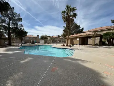 2828 Briar Knoll Drive Pool