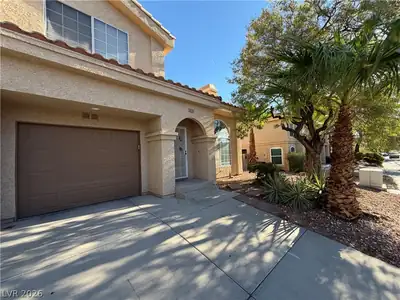 2828 Briar Knoll Drive Front of Structure