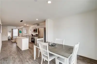 2945 White Selzter Ct Court Dining Area