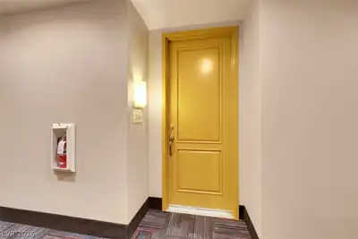 47 East Agate Avenue 204 Entry