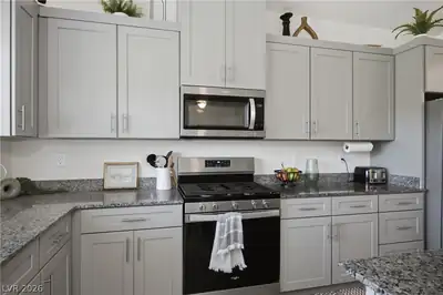 7639 Duran Harbor Lane, North Las Vegas, NV 89084 Kitchen