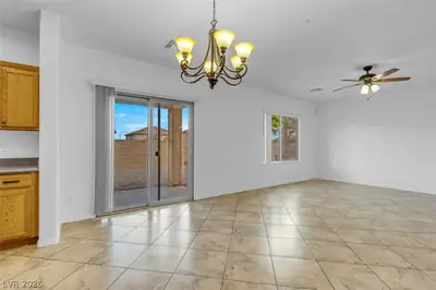 112 Newmiller Street Dining Area