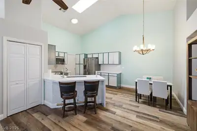 4005 Radbourne Avenue Kitchen