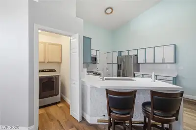 4005 Radbourne Avenue Kitchen