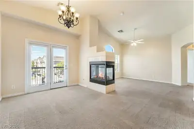 6040 GOLDEN CORRAL Trail 101 Living Room