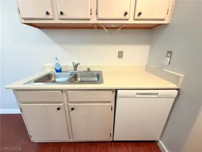 5211 Lindell Road 105 Kitchen