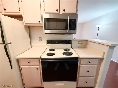 5211 Lindell Road 105 Kitchen