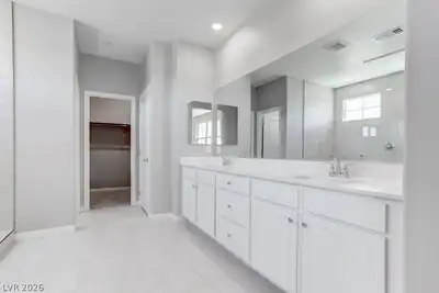 179 Ashwood View Avenue Primary Bathroom