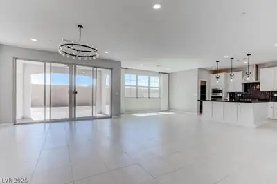 179 Ashwood View Avenue Living Room