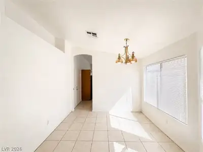9343 West Viking Road Dining Area
