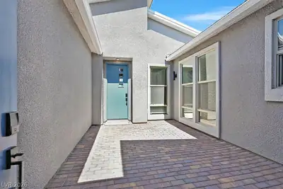 10284 Arrow Range Avenue Courtyard