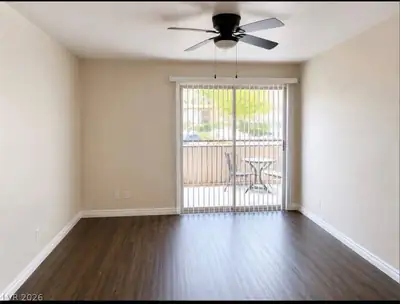 5260 River Glen Drive 259 Living Room