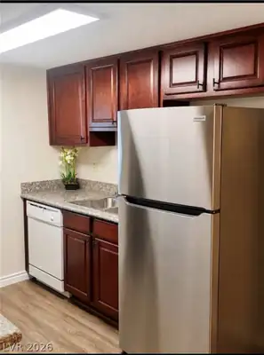 5260 River Glen Drive 259 Kitchen