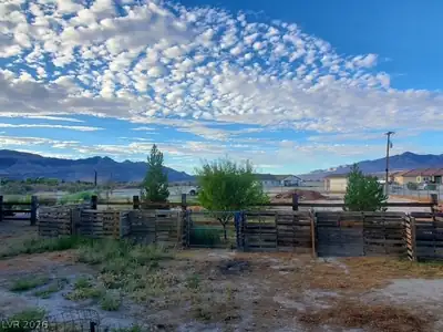 980 West Leffner Drive Yard