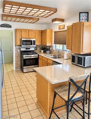 2710 Mateuse Street Kitchen