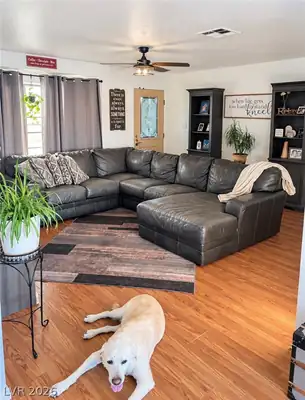 2710 Mateuse Street Living Room