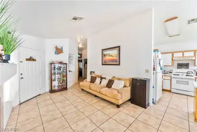1520 Bonnie Castle Way Living Room