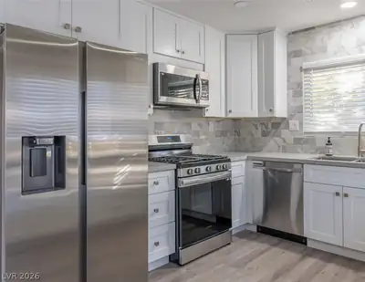 2684 Palma Vista Avenue Kitchen