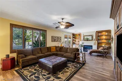 724 PINNACLE HEIGHTS Lane Living Room