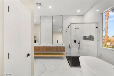 2104 Inverness Drive Primary Bathroom