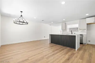 1921 Manhattan Drive Kitchen