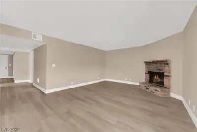5386 River Glen Drive 349 Living Room