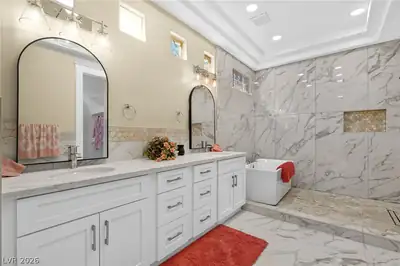 2108 Hot Oak Ridge Street Primary Bathroom