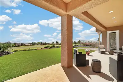 2108 Hot Oak Ridge Street Patio