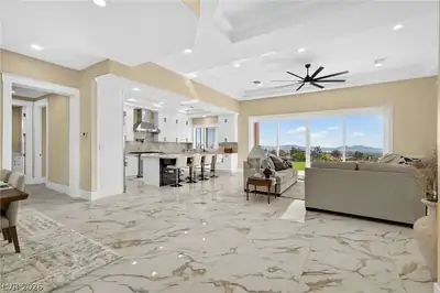 2108 Hot Oak Ridge Street Living Room