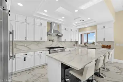 2108 Hot Oak Ridge Street Kitchen