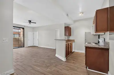 5170 South Jones Boulevard 108 Kitchen