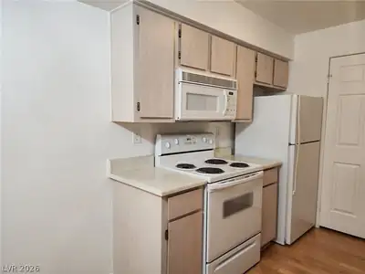 231 Horizon Ridge Parkway 1127 Kitchen
