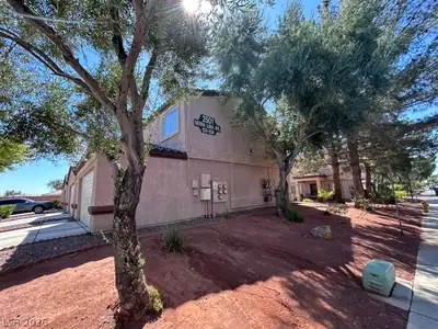 2501 Sierra Luna Avenue 102 Front of Structure