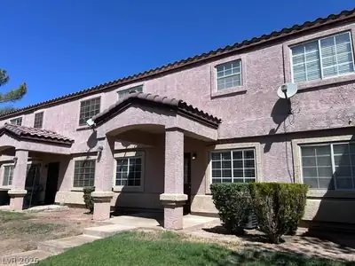 2501 Sierra Luna Avenue 102 Front of Structure